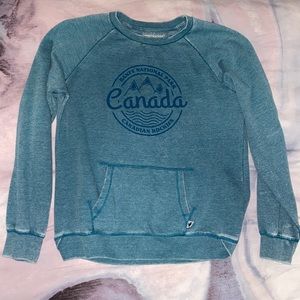 Banff Canada sweater 🦶